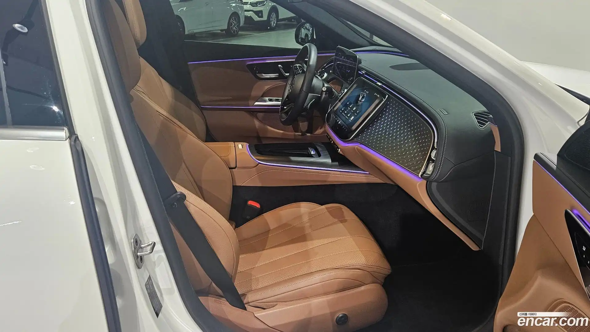 E-Class Mercedes-Benz 2024.9-OPTION-022