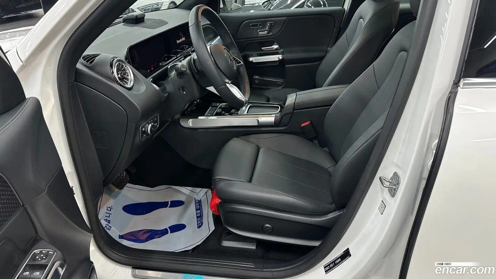 EQB Mercedes-Benz 2025.8-INNER-010