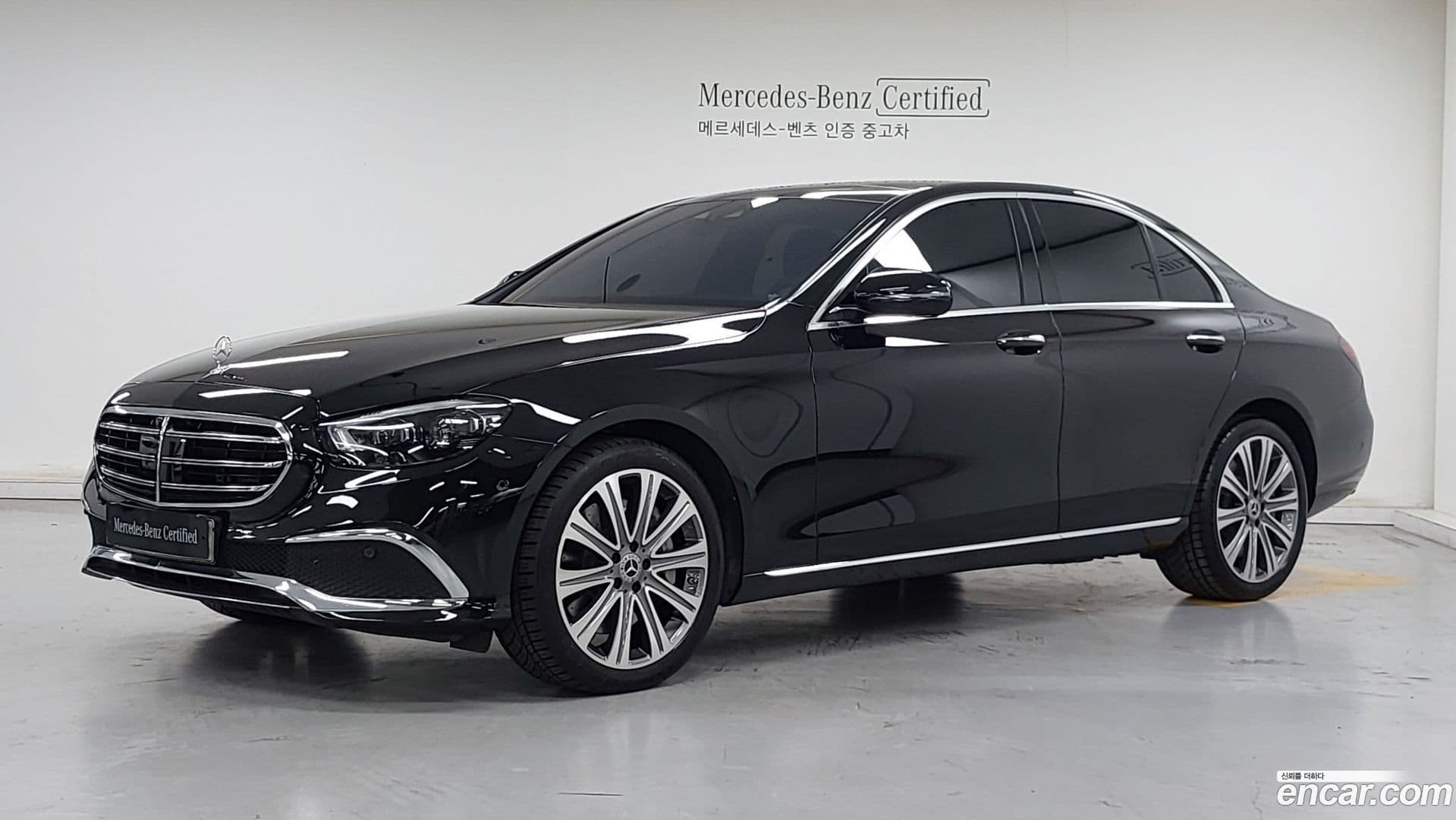 Main__Slider__Photo:E-Class Mercedes-Benz 2022.3-0