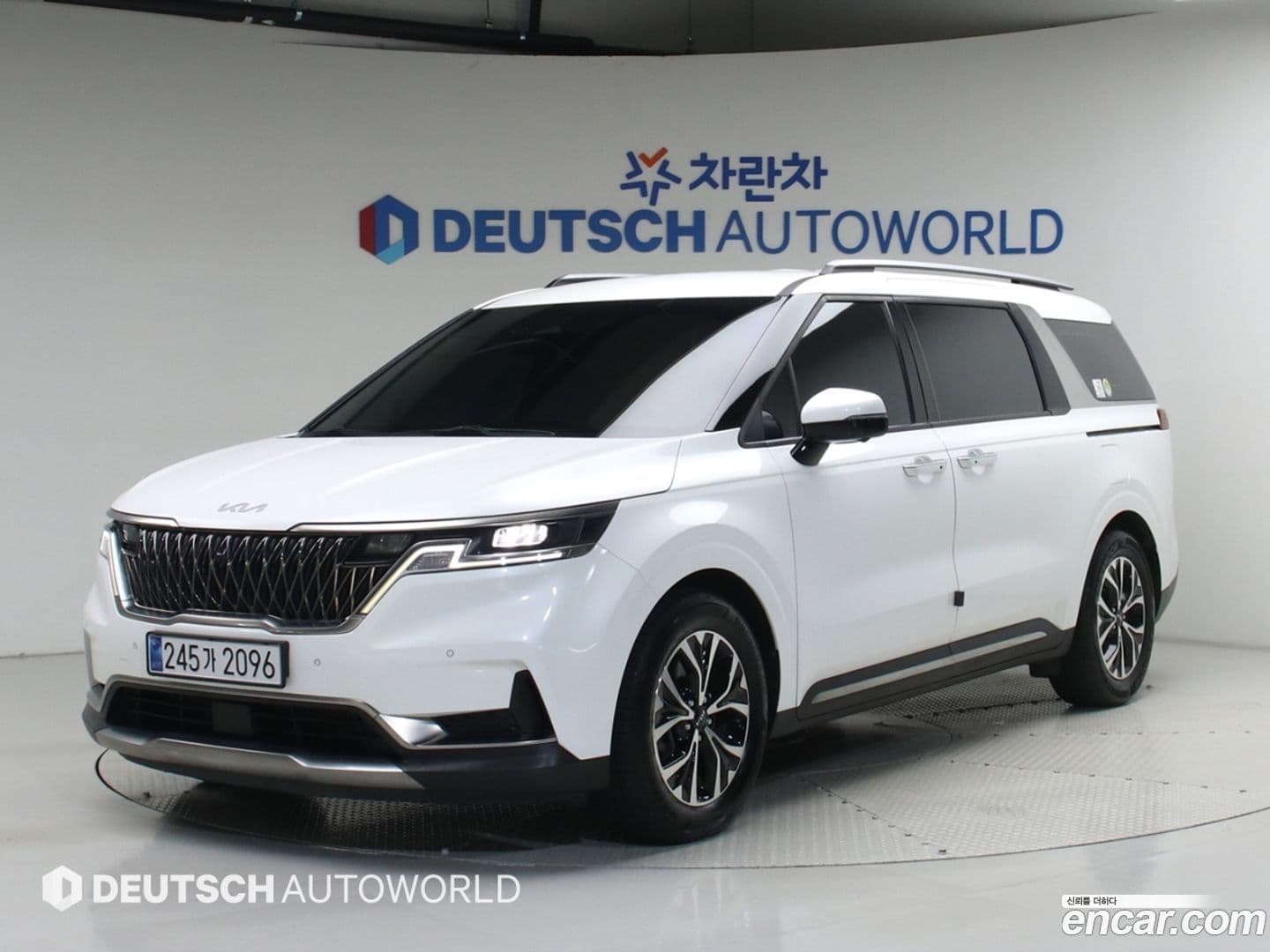 Main__Slider__Photo:Canival Kia 2022.4-0
