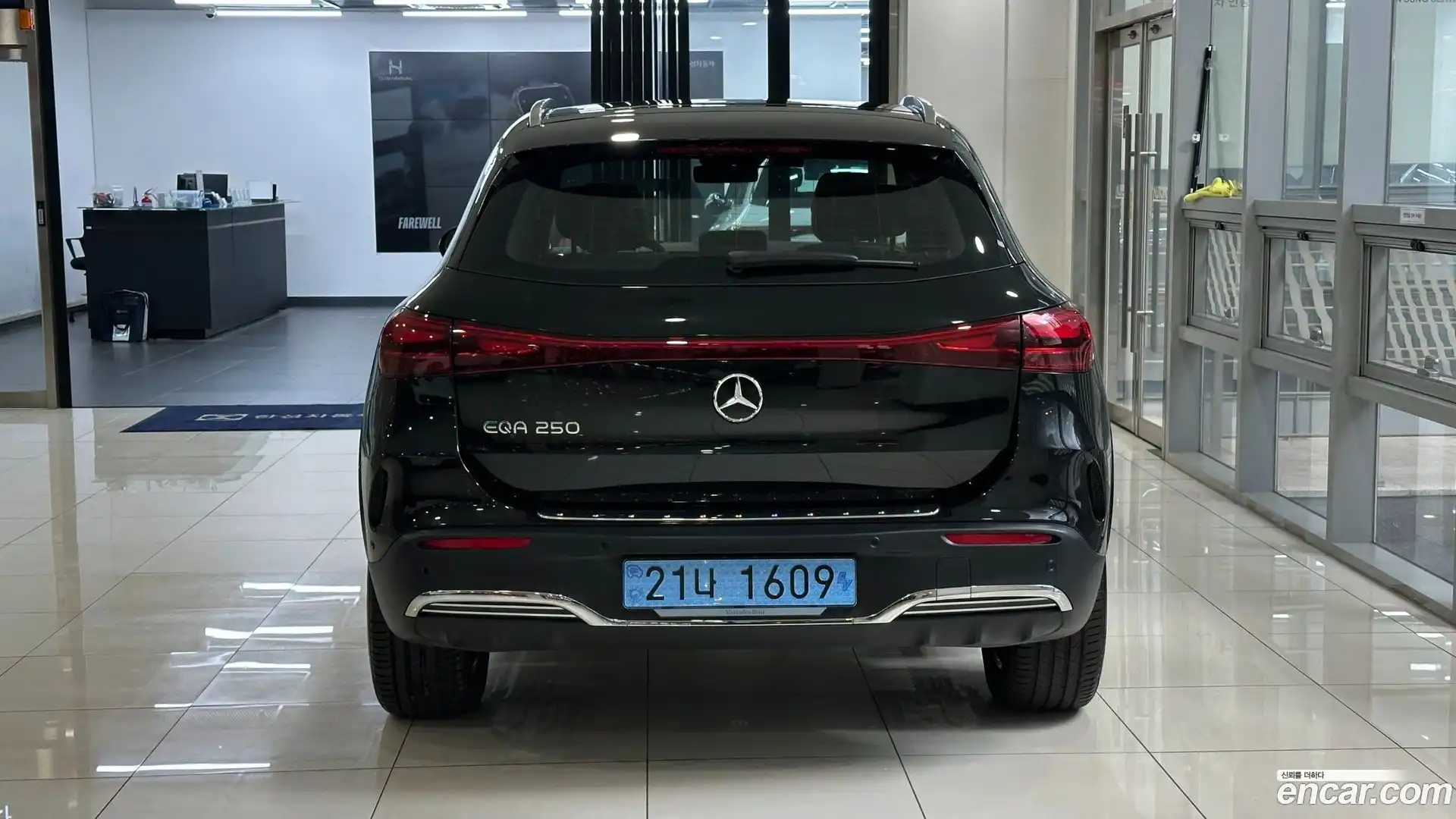 EQA Mercedes-Benz 2025.10-OUTER-003