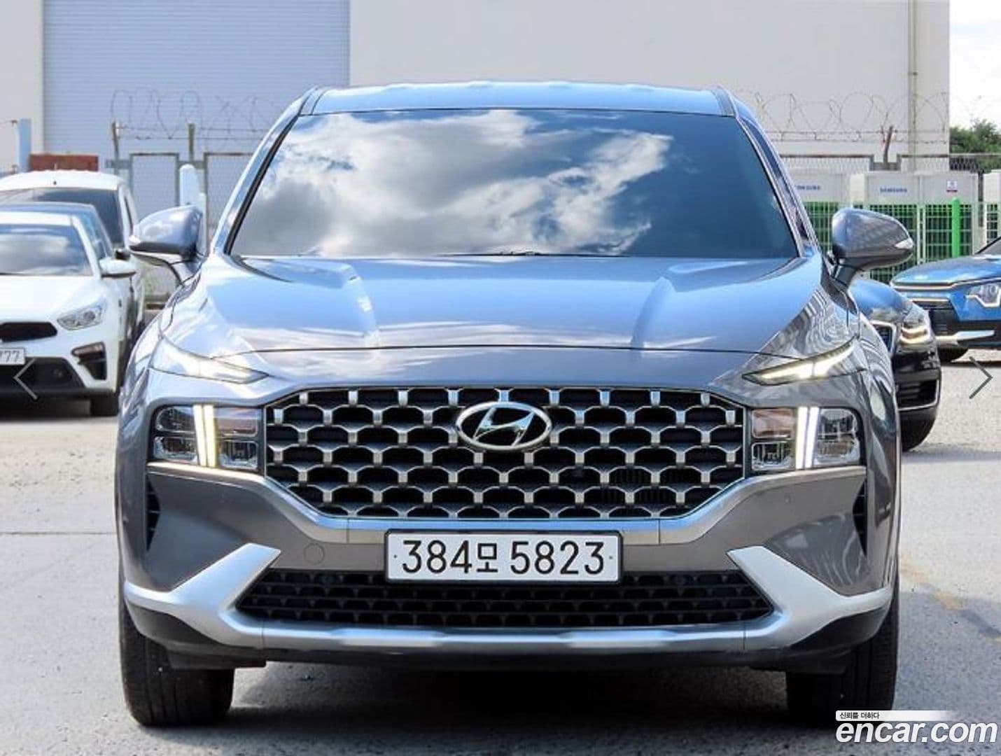 Main__Slider__Photo:Santafe Hyundai 2022.4-0