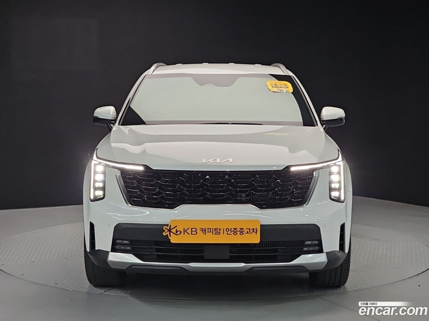 Main__Slider__Photo:Sorento Kia 2024.6-0