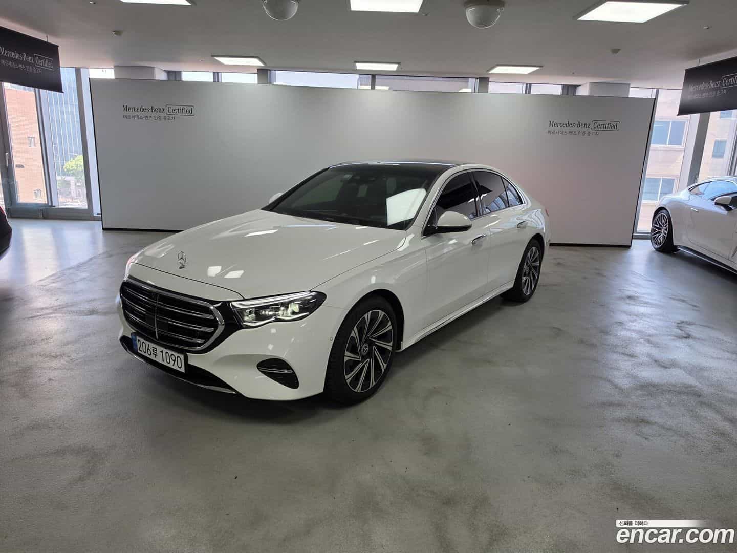 E-Class Mercedes-Benz 2025.11-OUTER-001