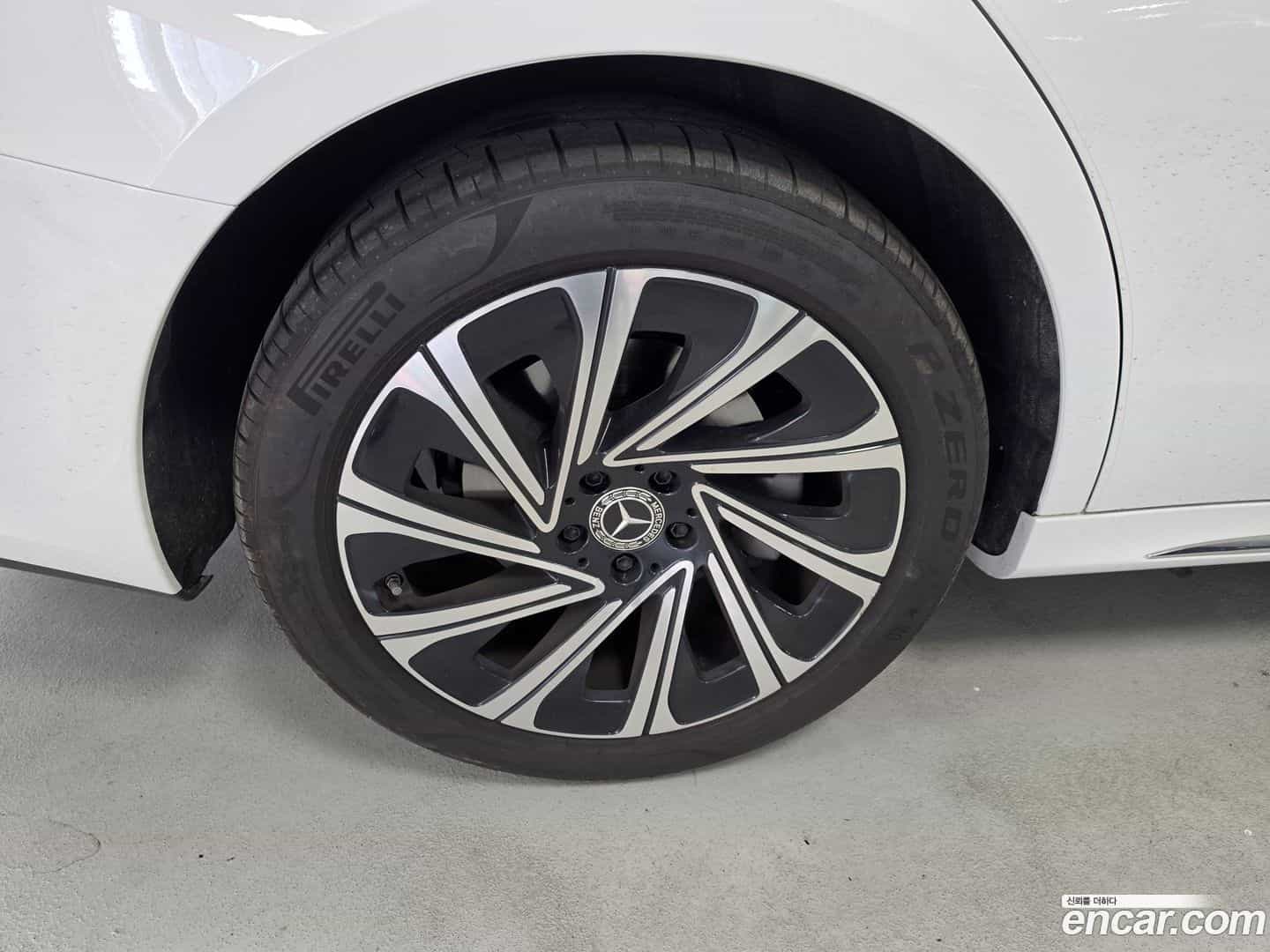 E-Class Mercedes-Benz 2025.11-OUTER-005