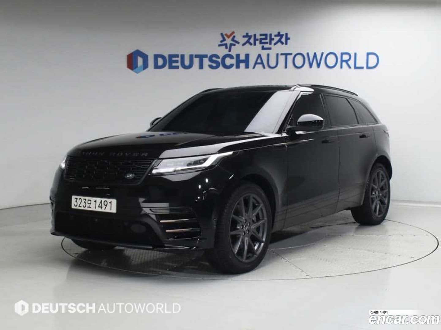Main__Slider__Photo:Range Rover Velar Land Rover 2025.1-0
