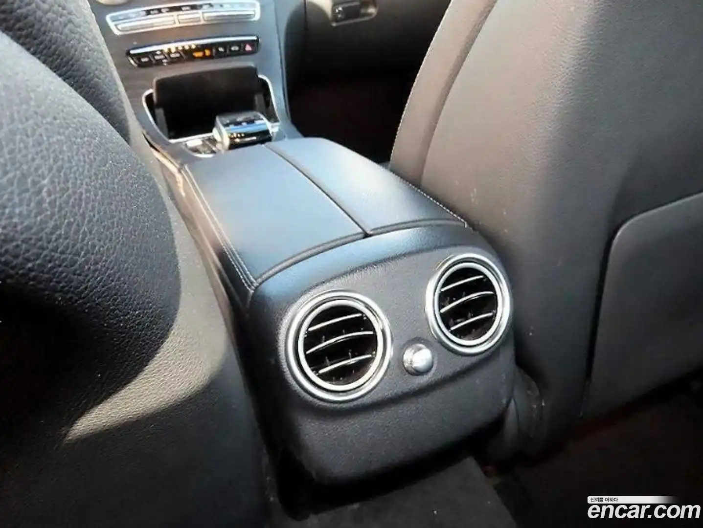 C-Class Mercedes-Benz 2019.4-OPTION-021