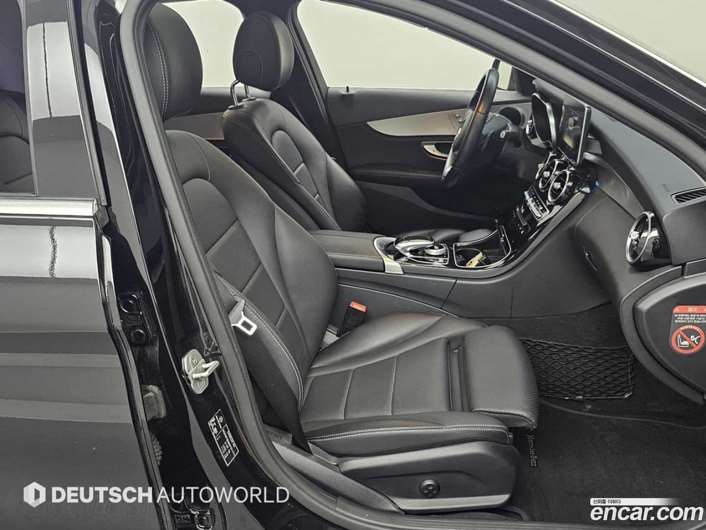 C-Class Mercedes-Benz 2015.9-INNER-010