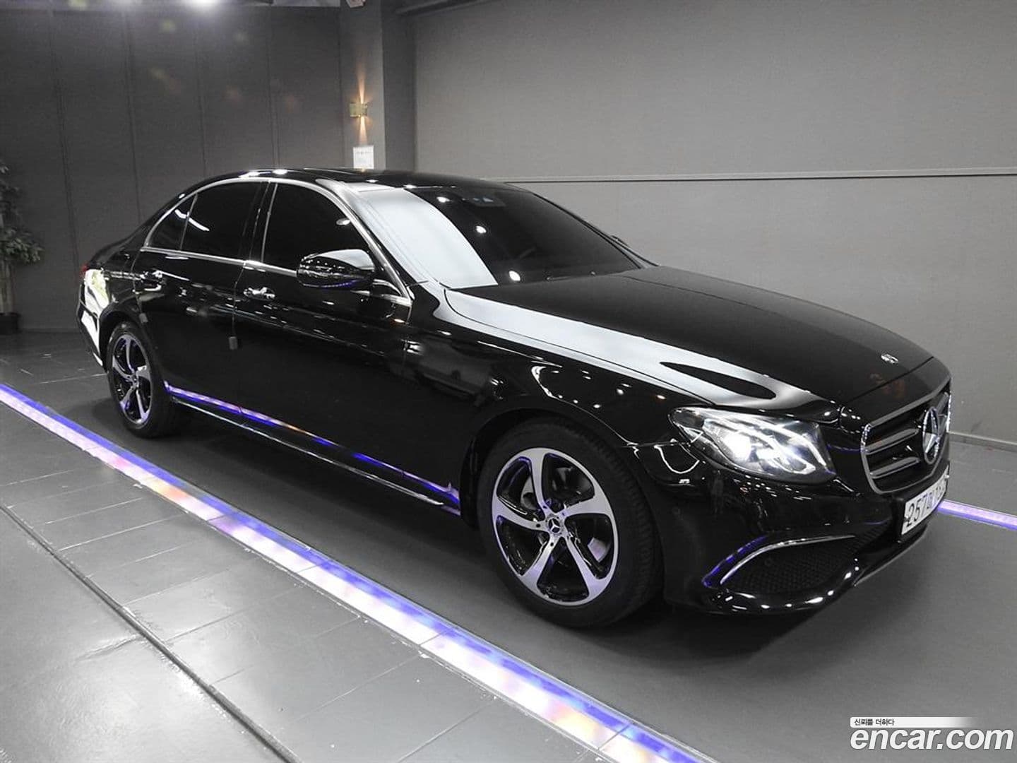 Main__Slider__Photo:E-Class Mercedes-Benz 2019.11-0