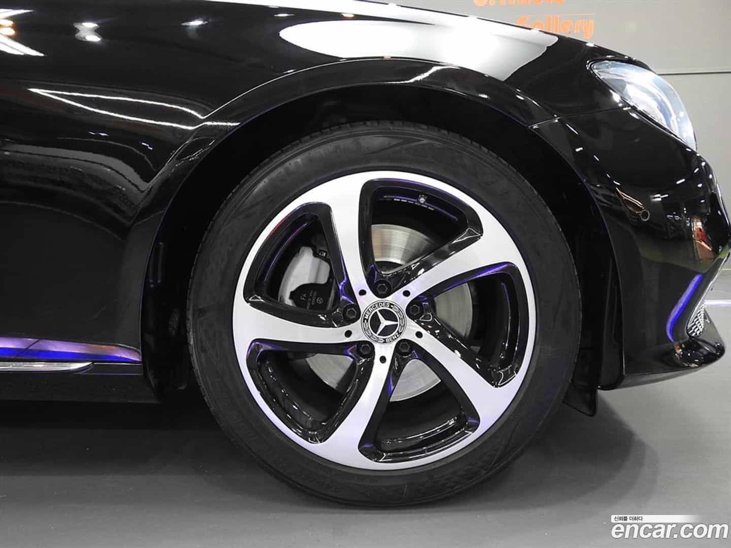 E-Class Mercedes-Benz 2019.11-OPTION-015