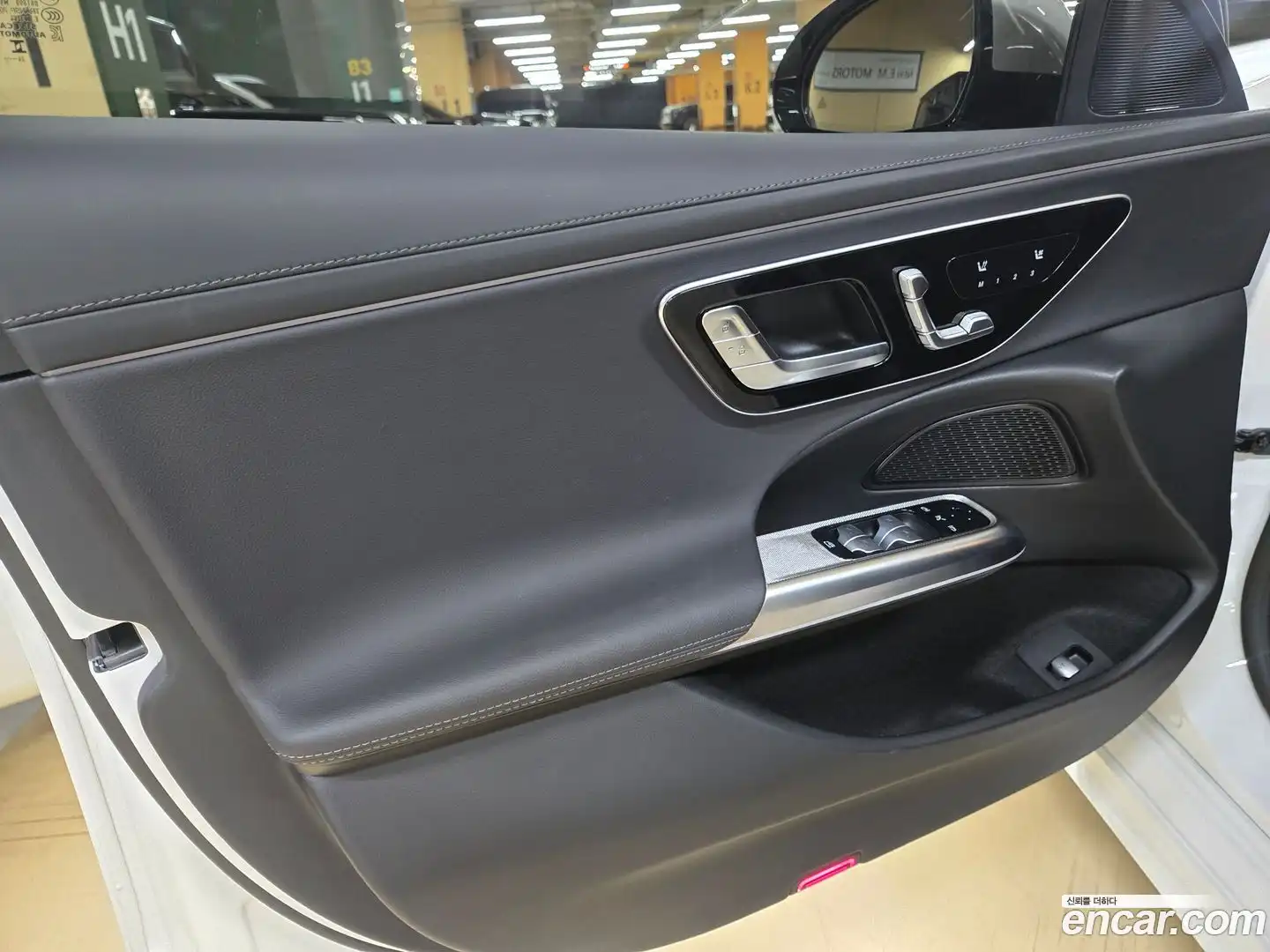 E-Class Mercedes-Benz 2025.1-INNER-008