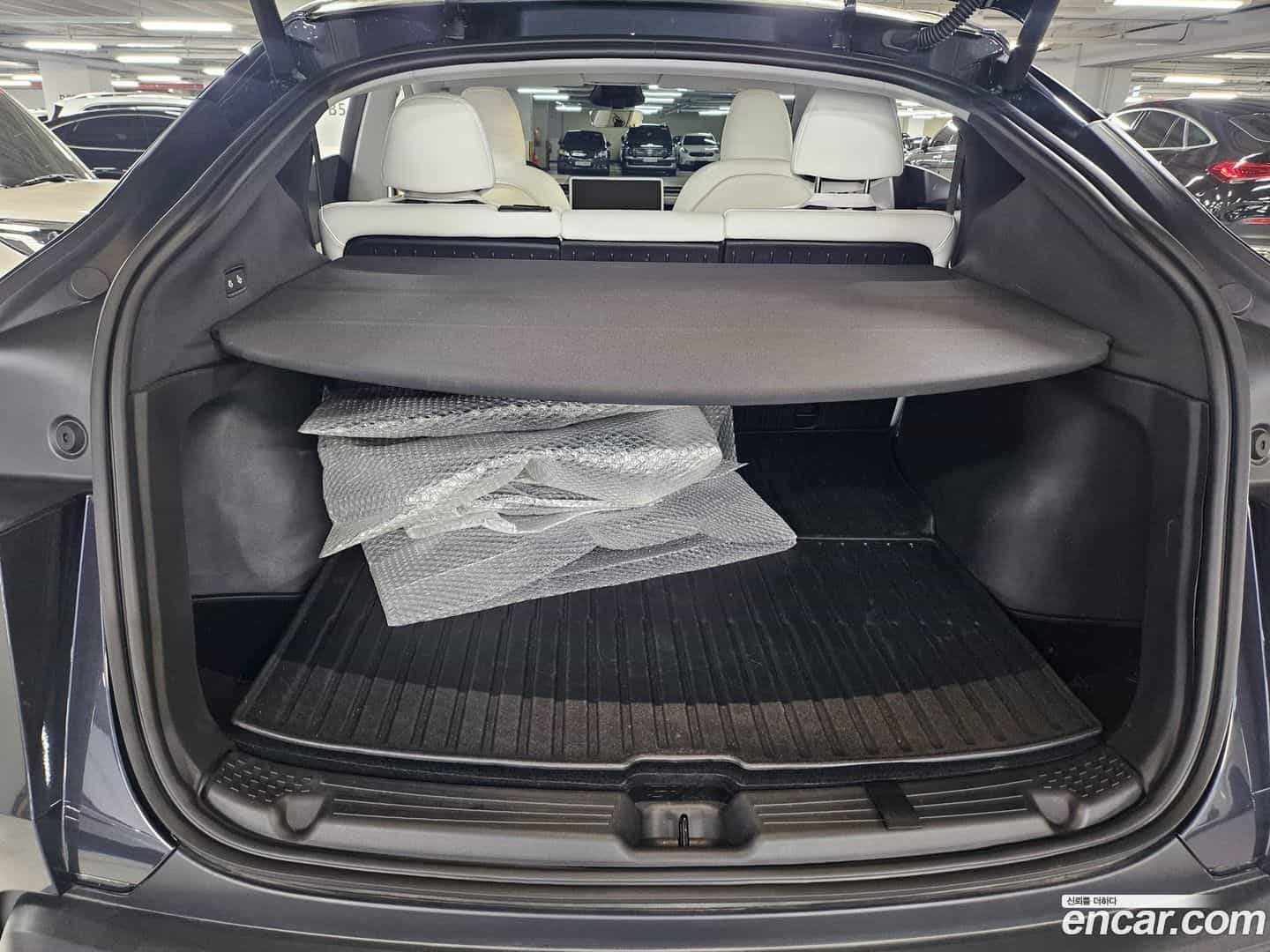 Model Y Tesla 2025.9-INNER-009