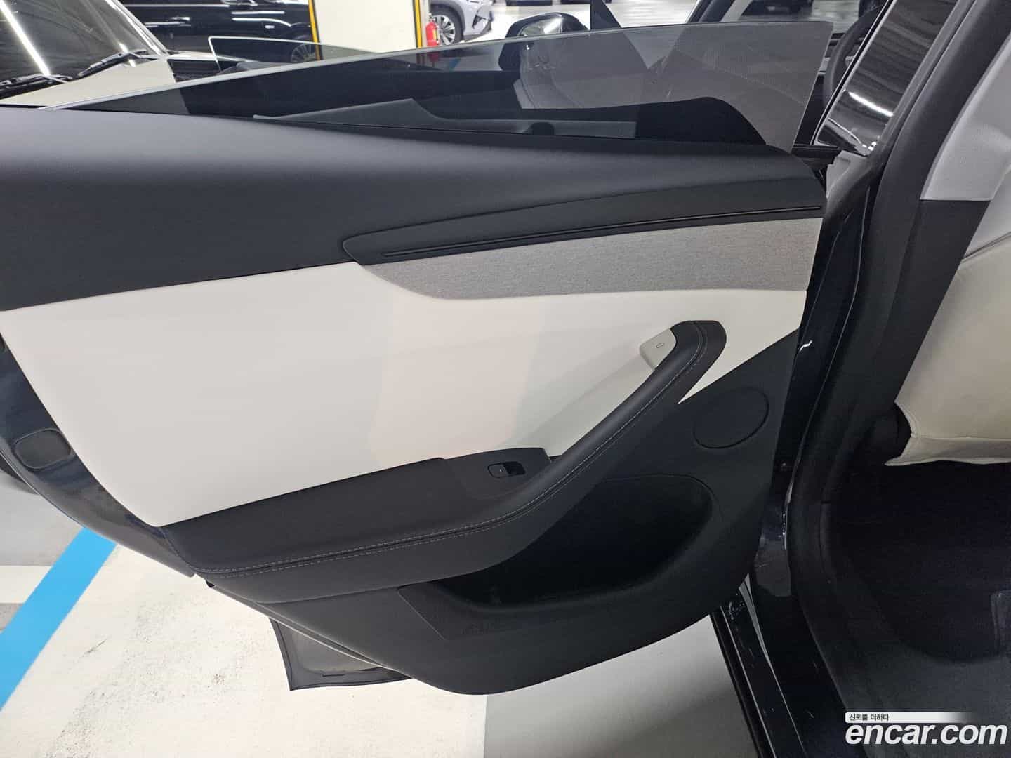 Model Y Tesla 2025.9-OPTION-017
