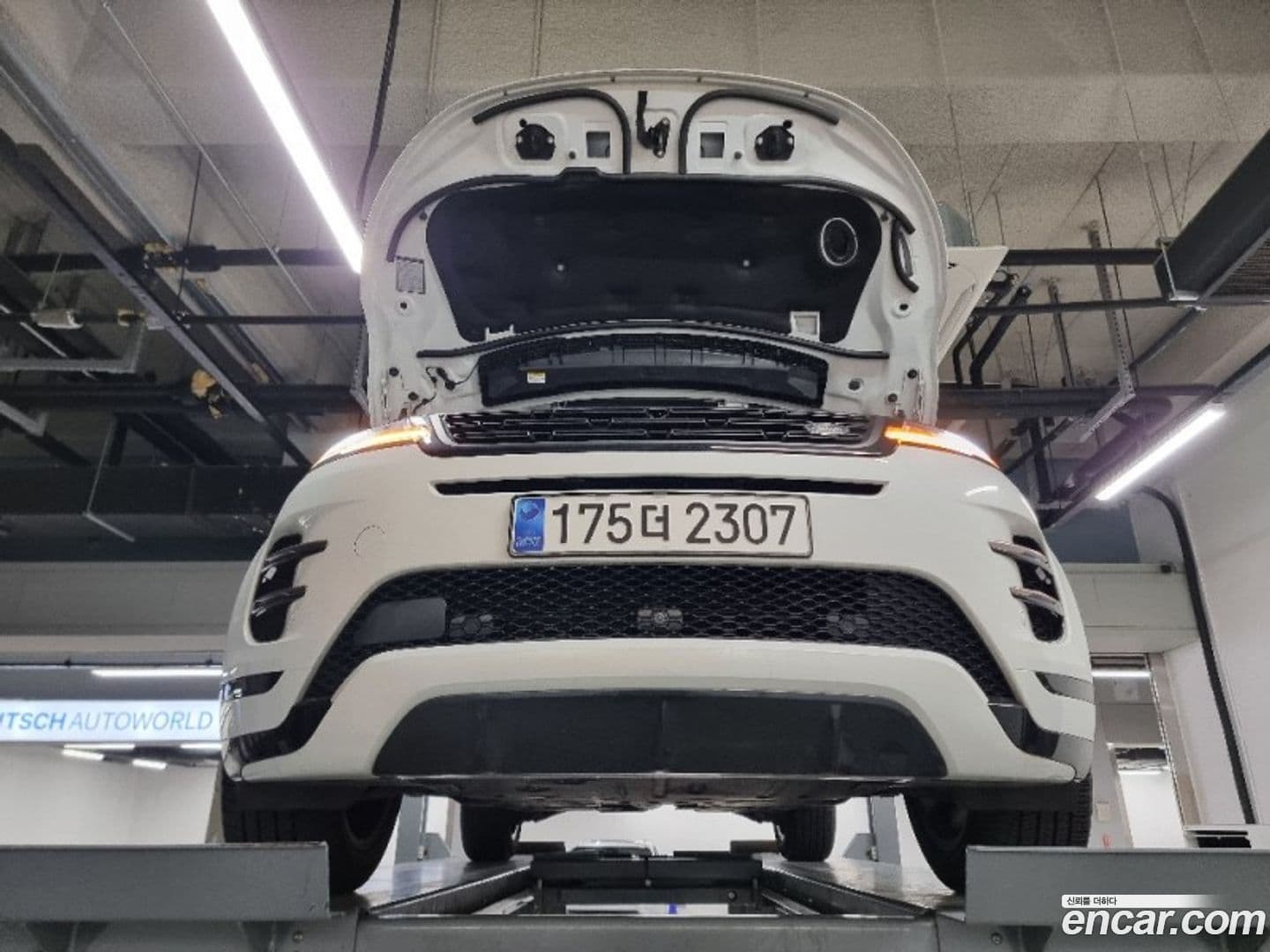 Main__Slider__Photo:Range Rover Evoque Land Rover 2024.11-0