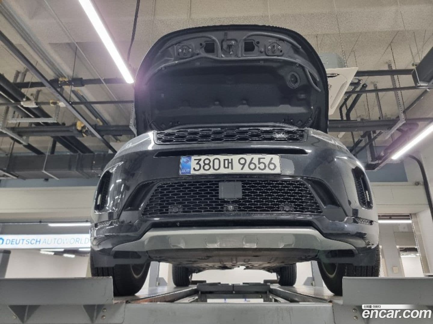 Main__Slider__Photo:Discovery Sport Land Rover 2024.11-0