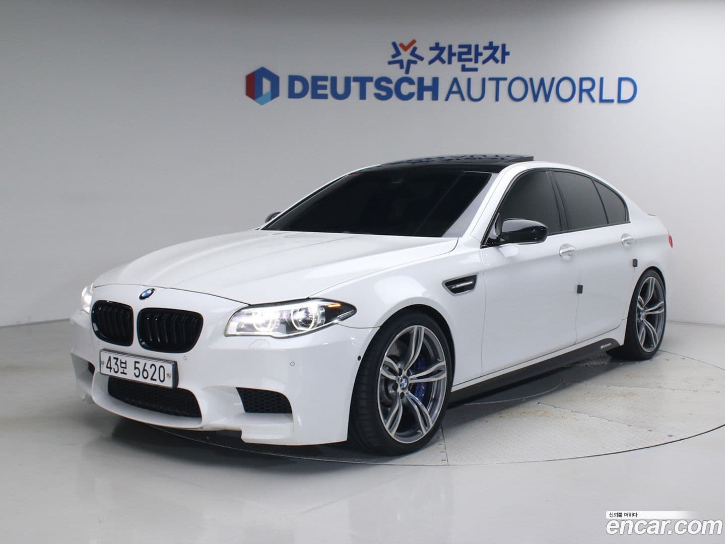 Main__Slider__Photo:M5 BMW 2015.5-0