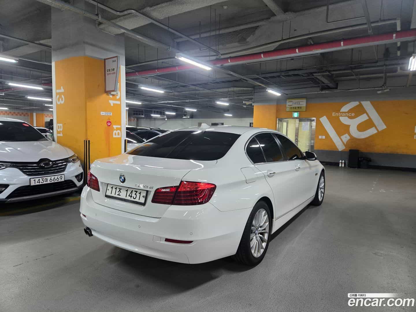 5-Series BMW 2015.4-INNER-007