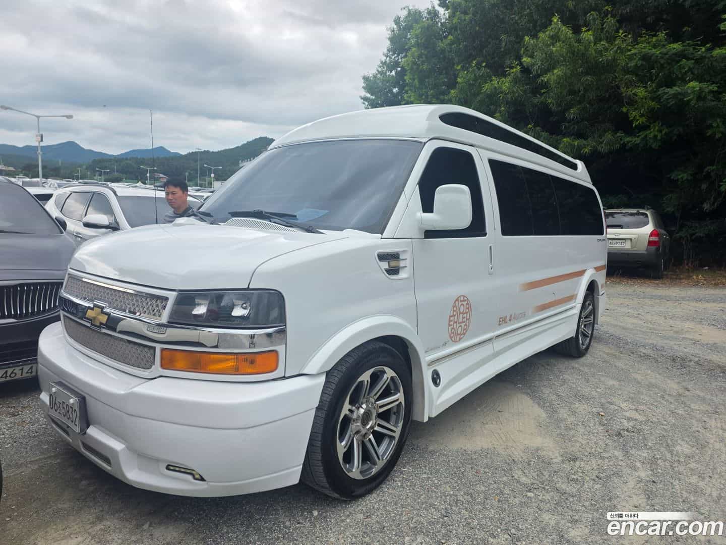 Express Van Chevrolet 2018.9-OUTER-001