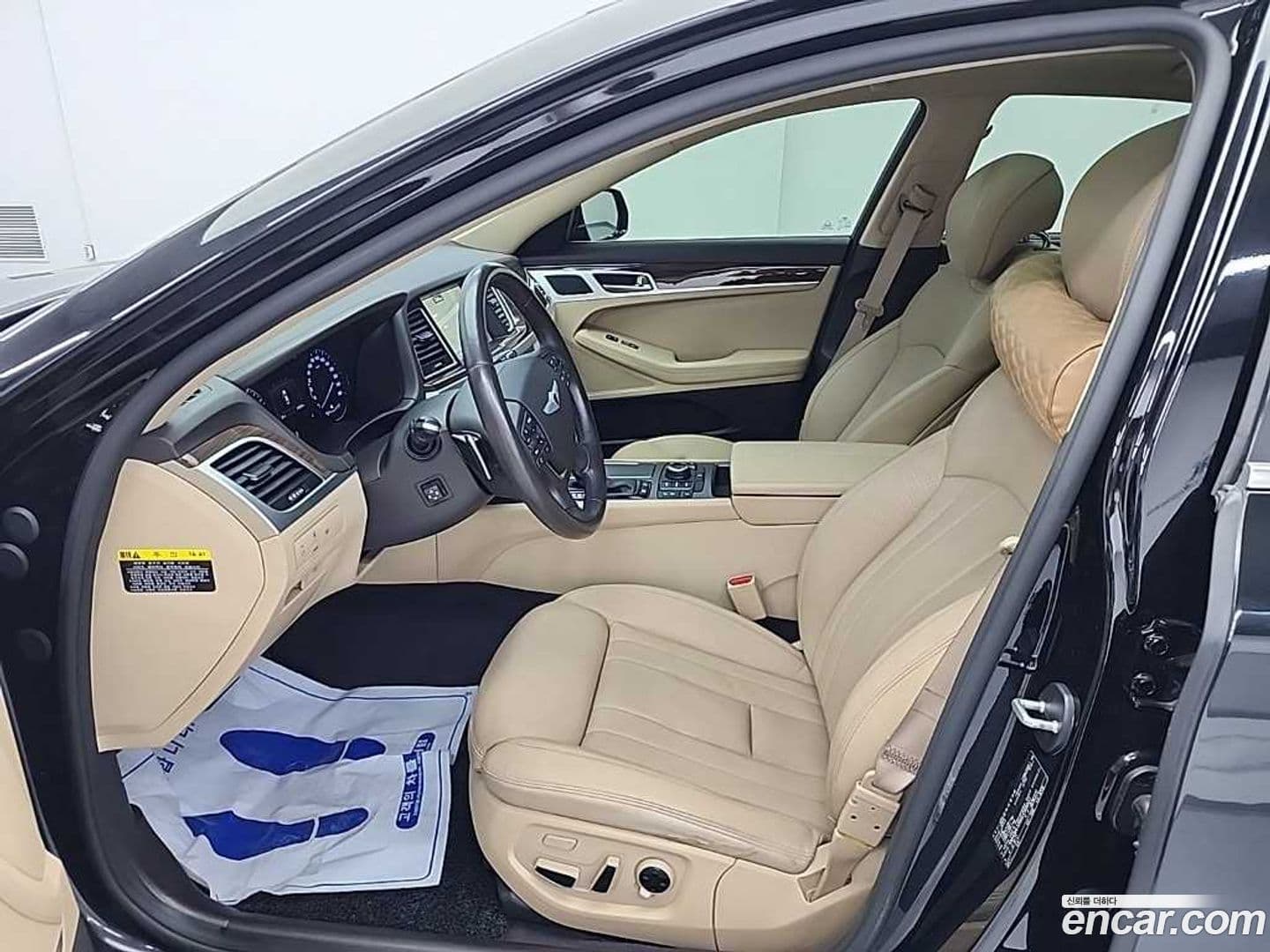 Main__Slider__Photo:Genesis Hyundai 2015.3-0