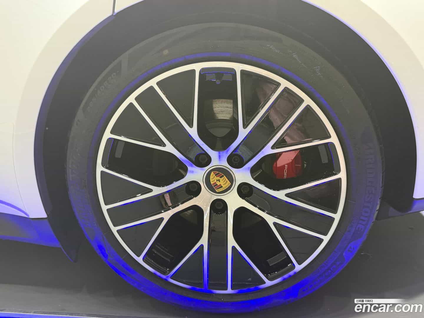 Taycan Porsche 2021.0-OUTER-006