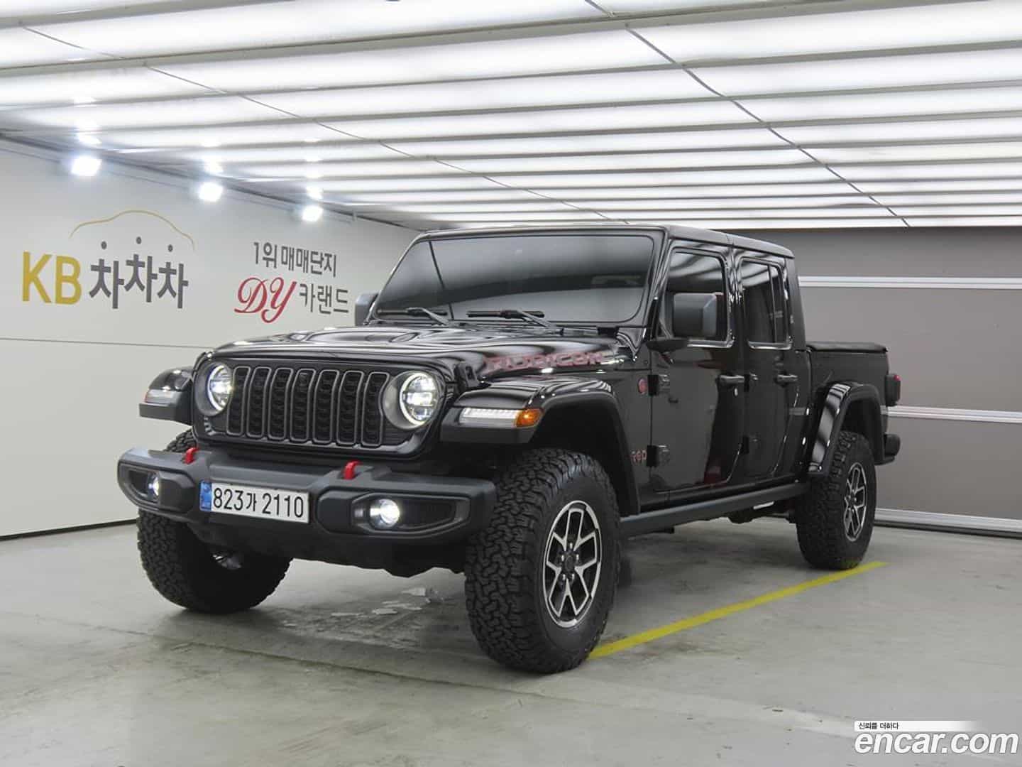 Gladiator Jeep 2025.3-OUTER-001