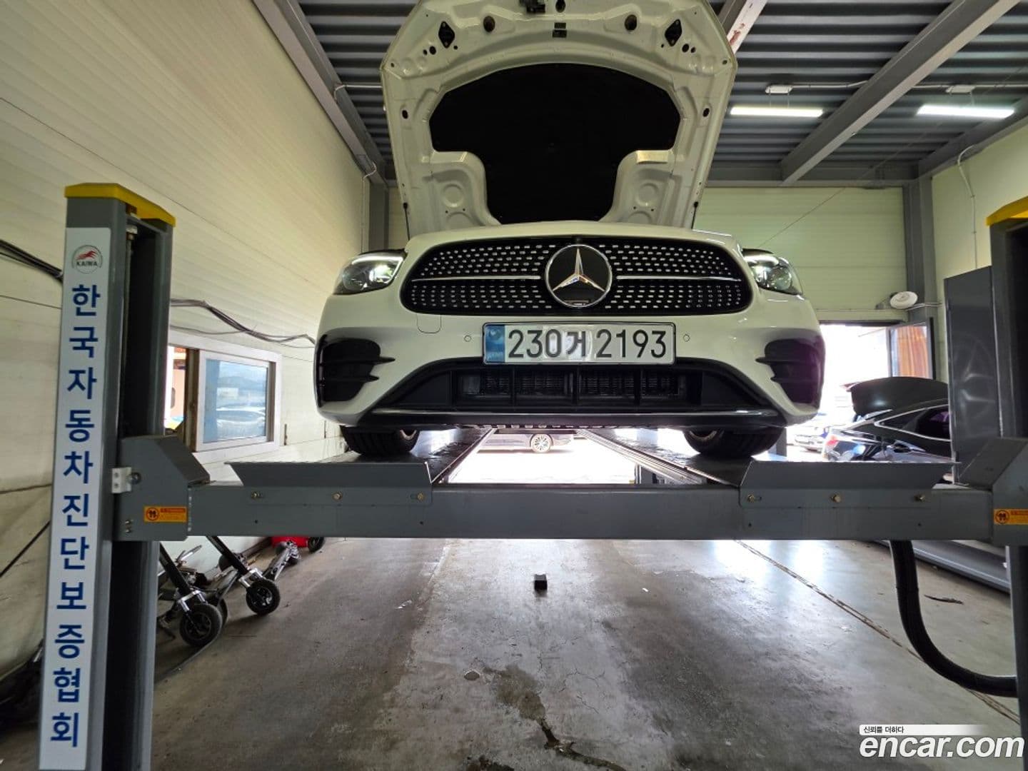 Main__Slider__Photo:E-Class Mercedes-Benz 2023.8-0