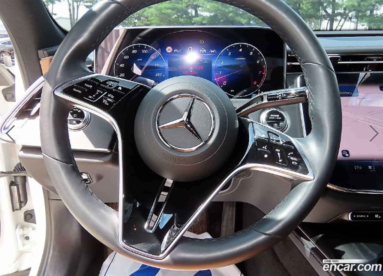 E-Class Mercedes-Benz 2025.3-INNER-008