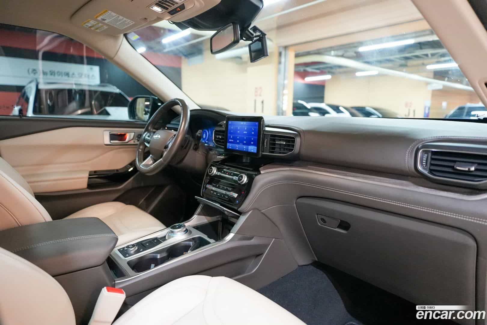 Explorer Ford 2021.11-INNER-007