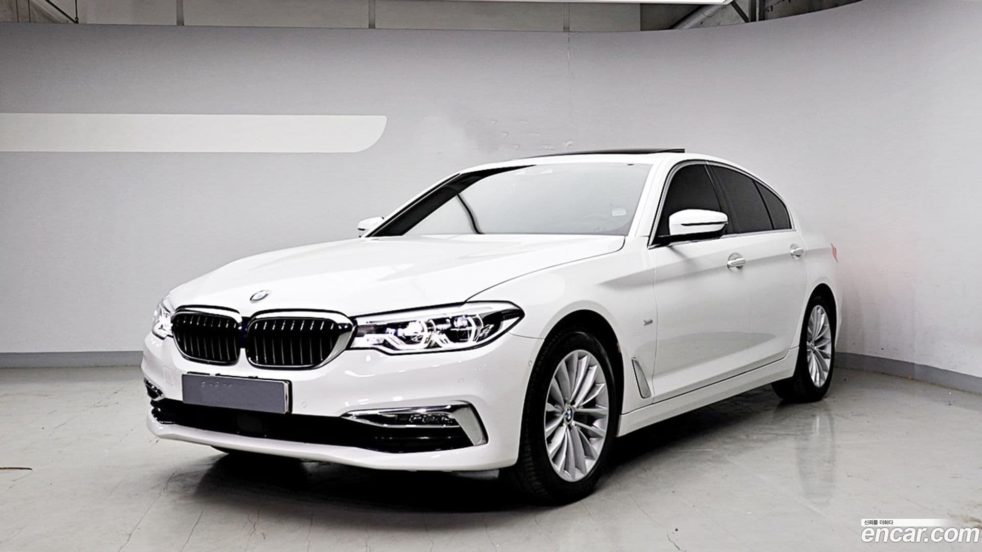 Main__Slider__Photo:5-Series BMW 2018.8-0