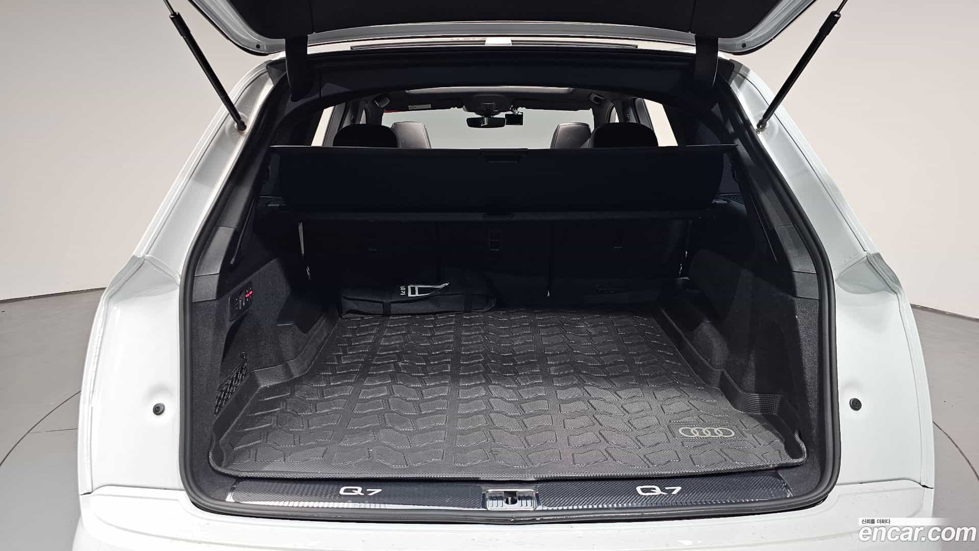 Q7 Audi 2020.6-OPTION-024