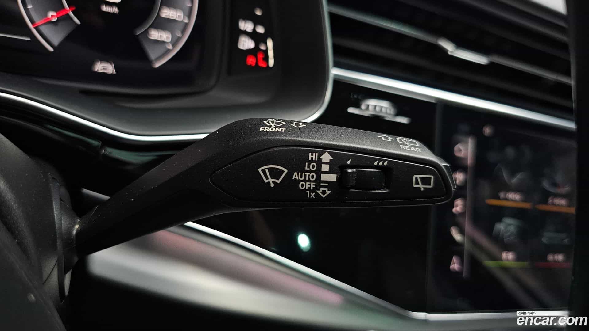 Q7 Audi 2020.6-OPTION-047