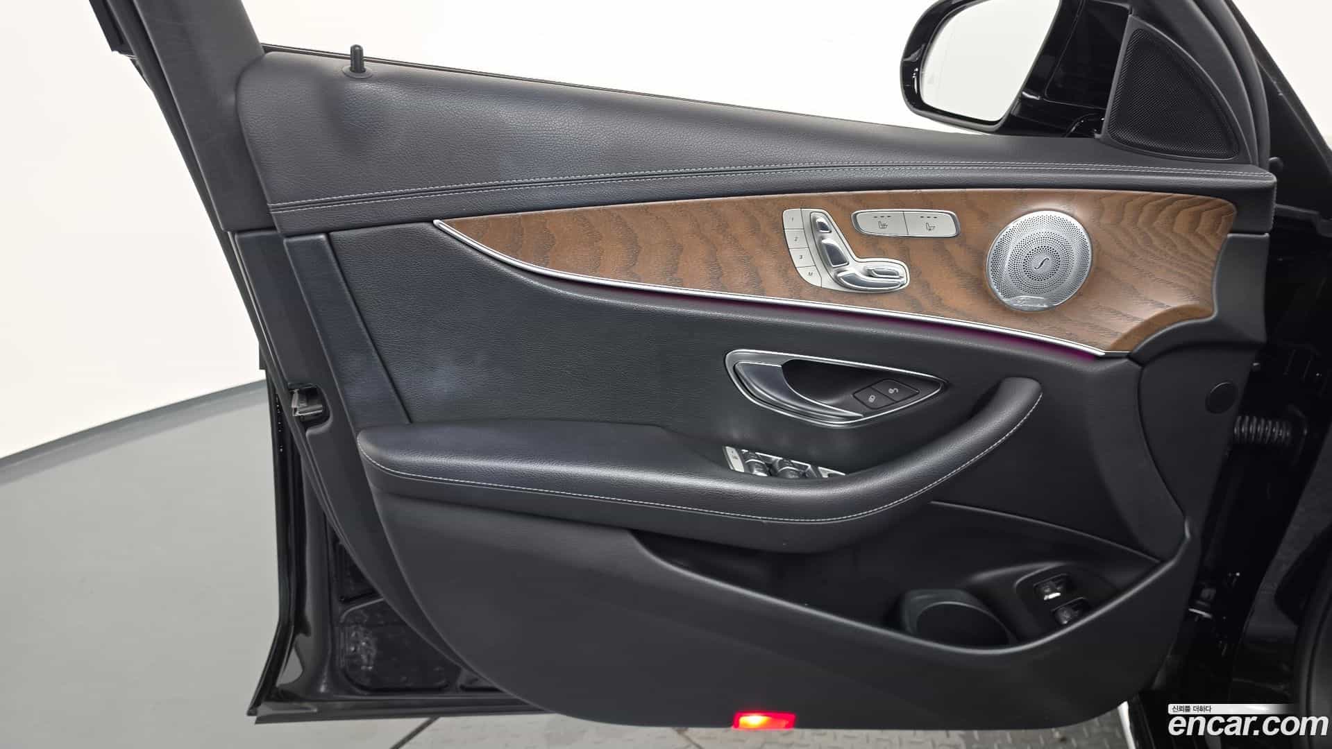 E-Class Mercedes-Benz 2021.0-INNER-034