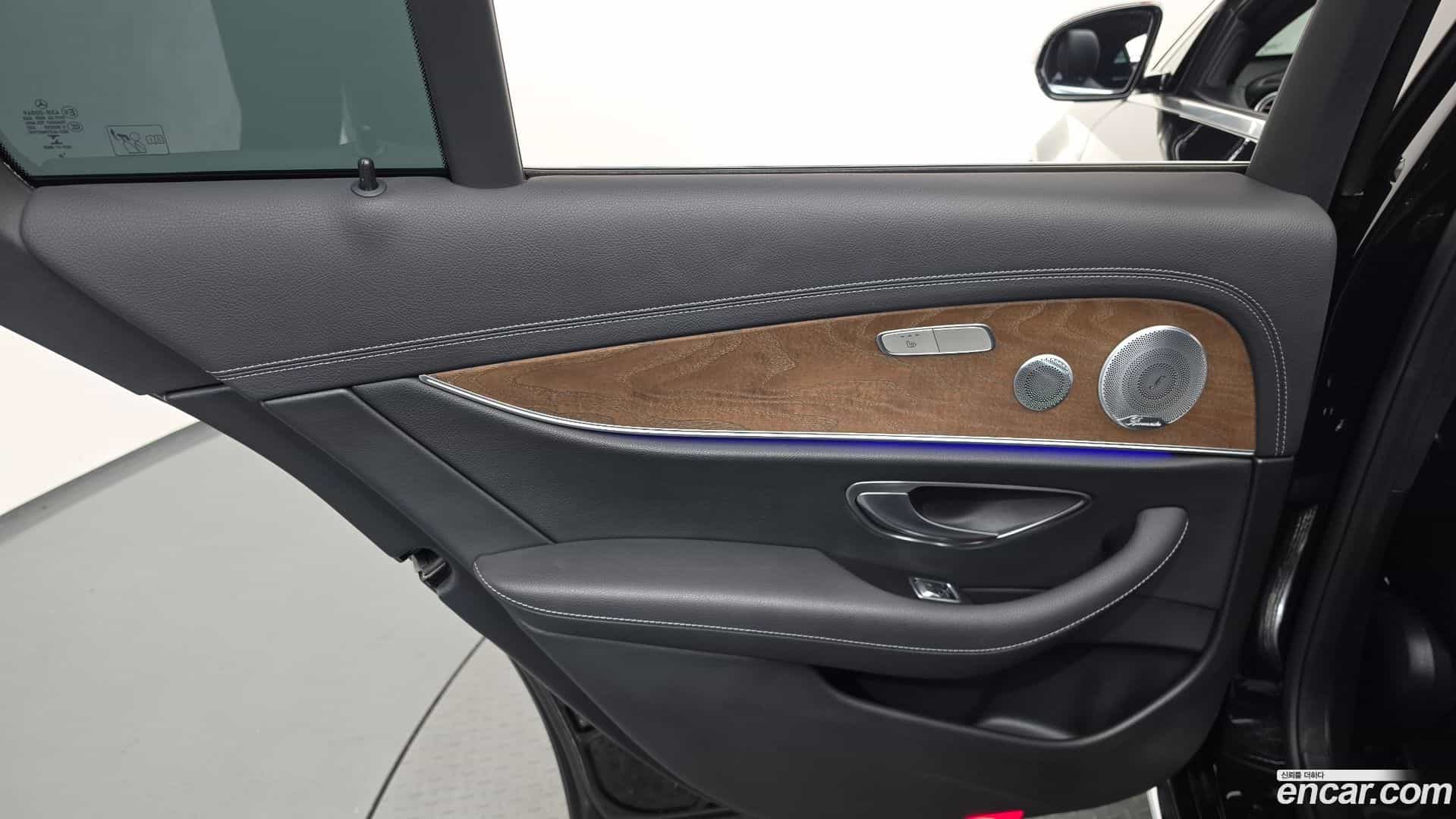 E-Class Mercedes-Benz 2021.0-INNER-035