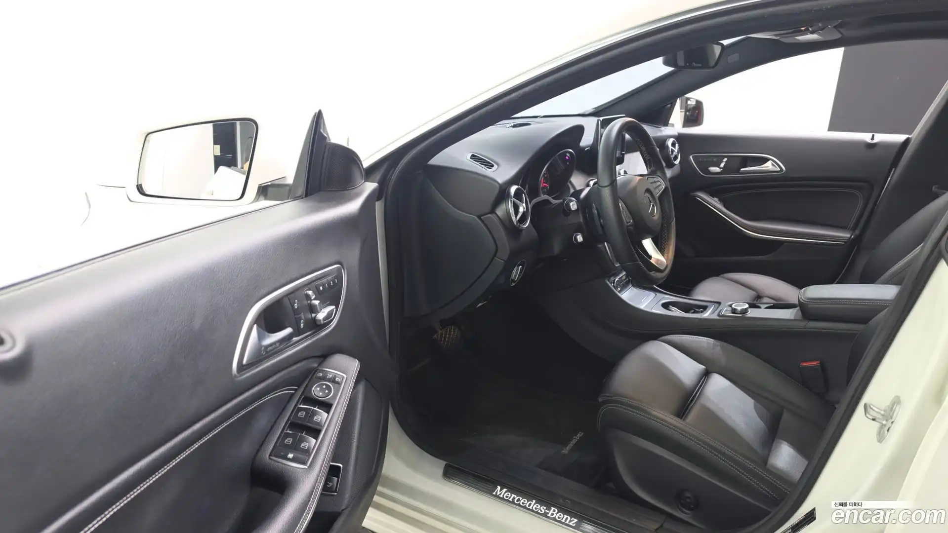 CLA-Class Mercedes-Benz 2016.9-INNER-010