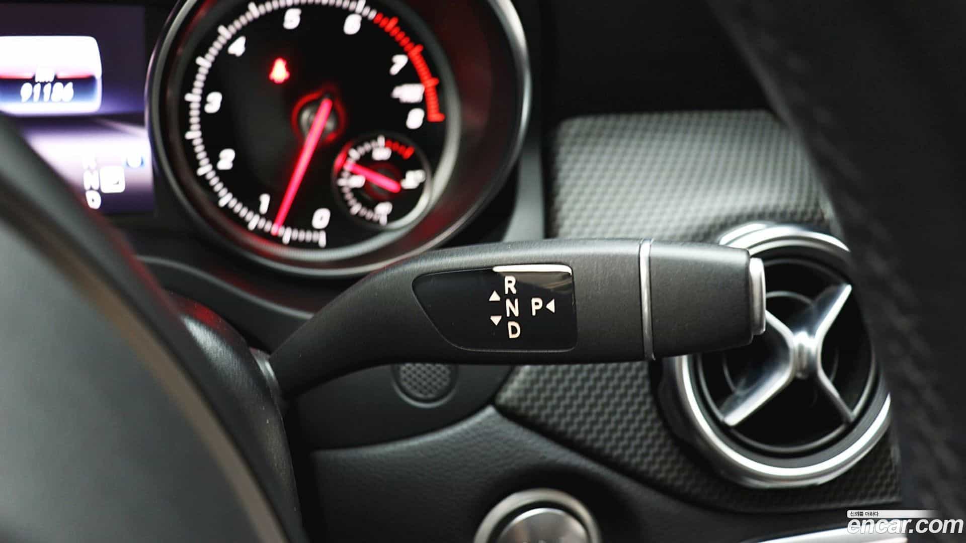 GLA-Class Mercedes-Benz 2018.11-OPTION-017