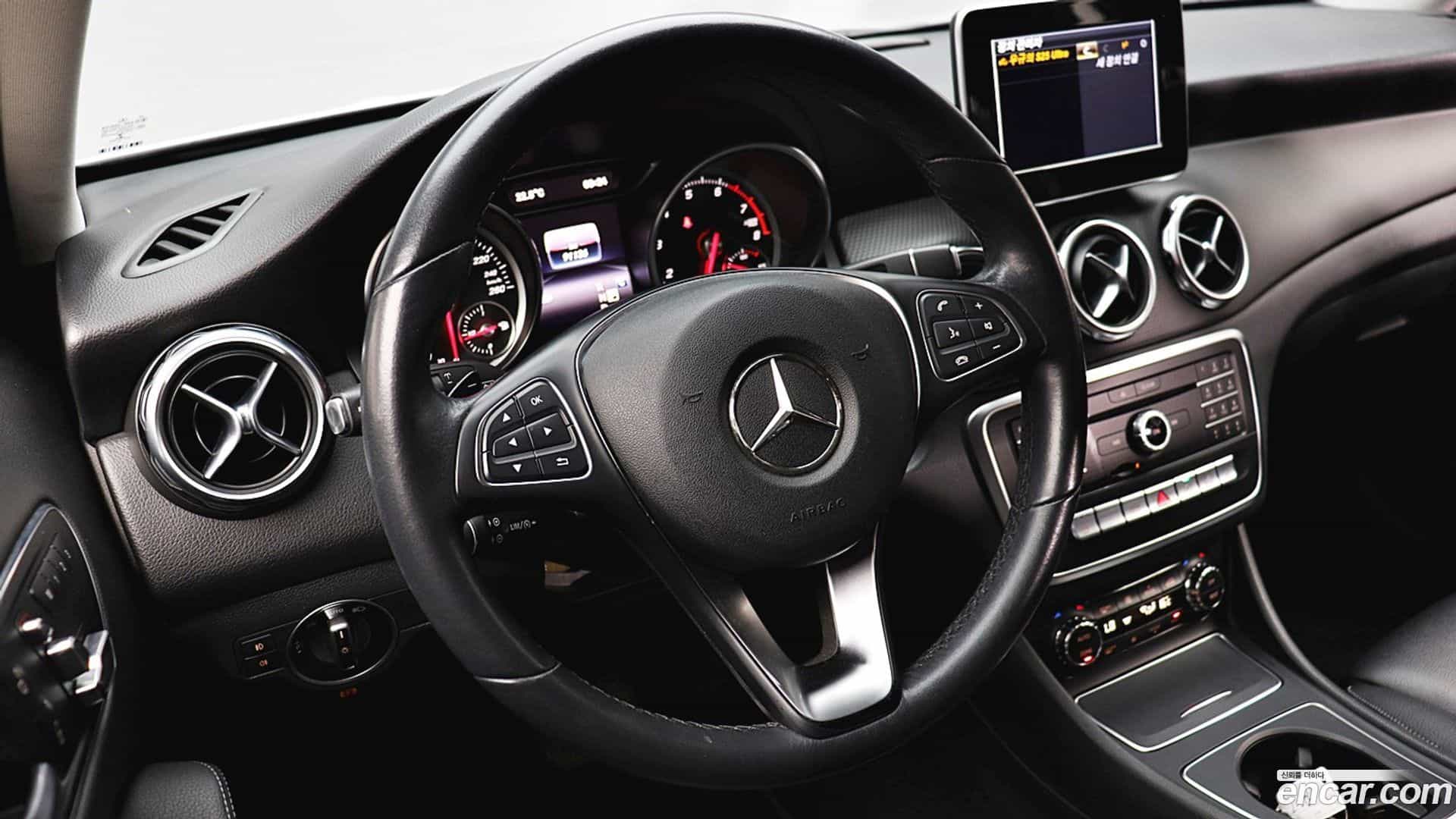 GLA-Class Mercedes-Benz 2018.11-OPTION-018