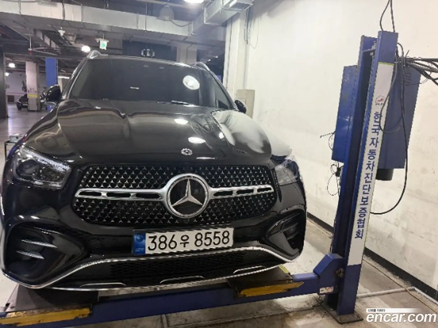 Main__Slider__Photo:GLE-Class Mercedes-Benz 2023.10-0