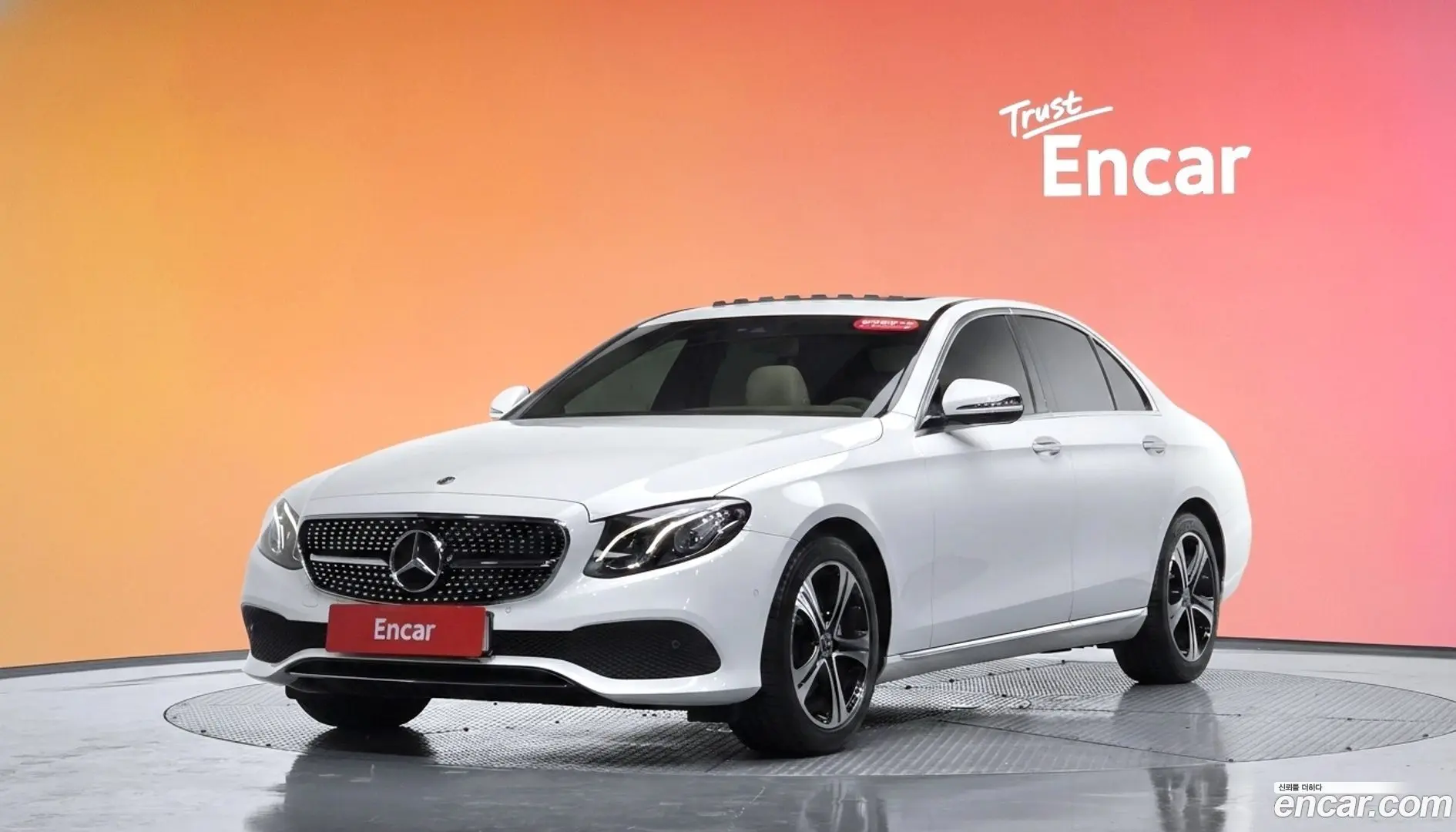 Main__Slider__Photo:E-Class Mercedes-Benz 2018.0-0