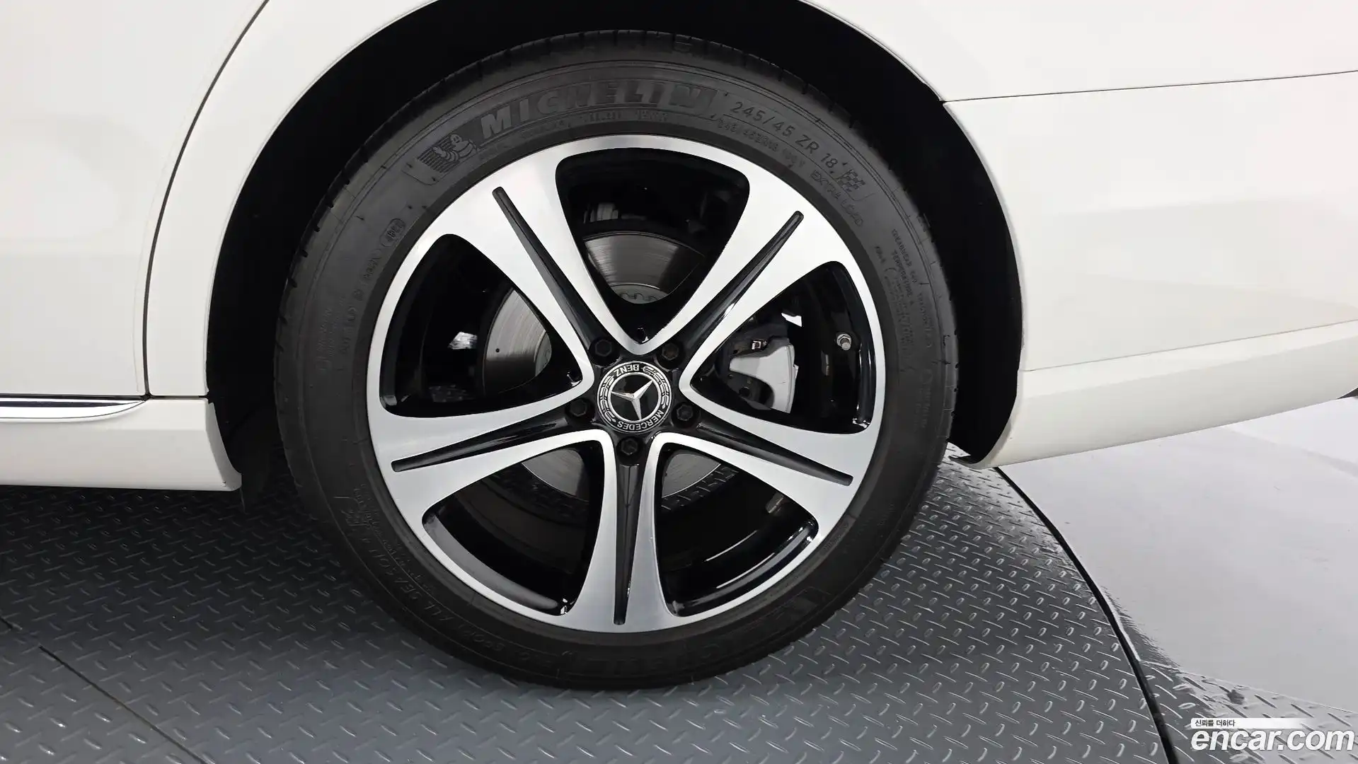 E-Class Mercedes-Benz 2018.0-OUTER-031
