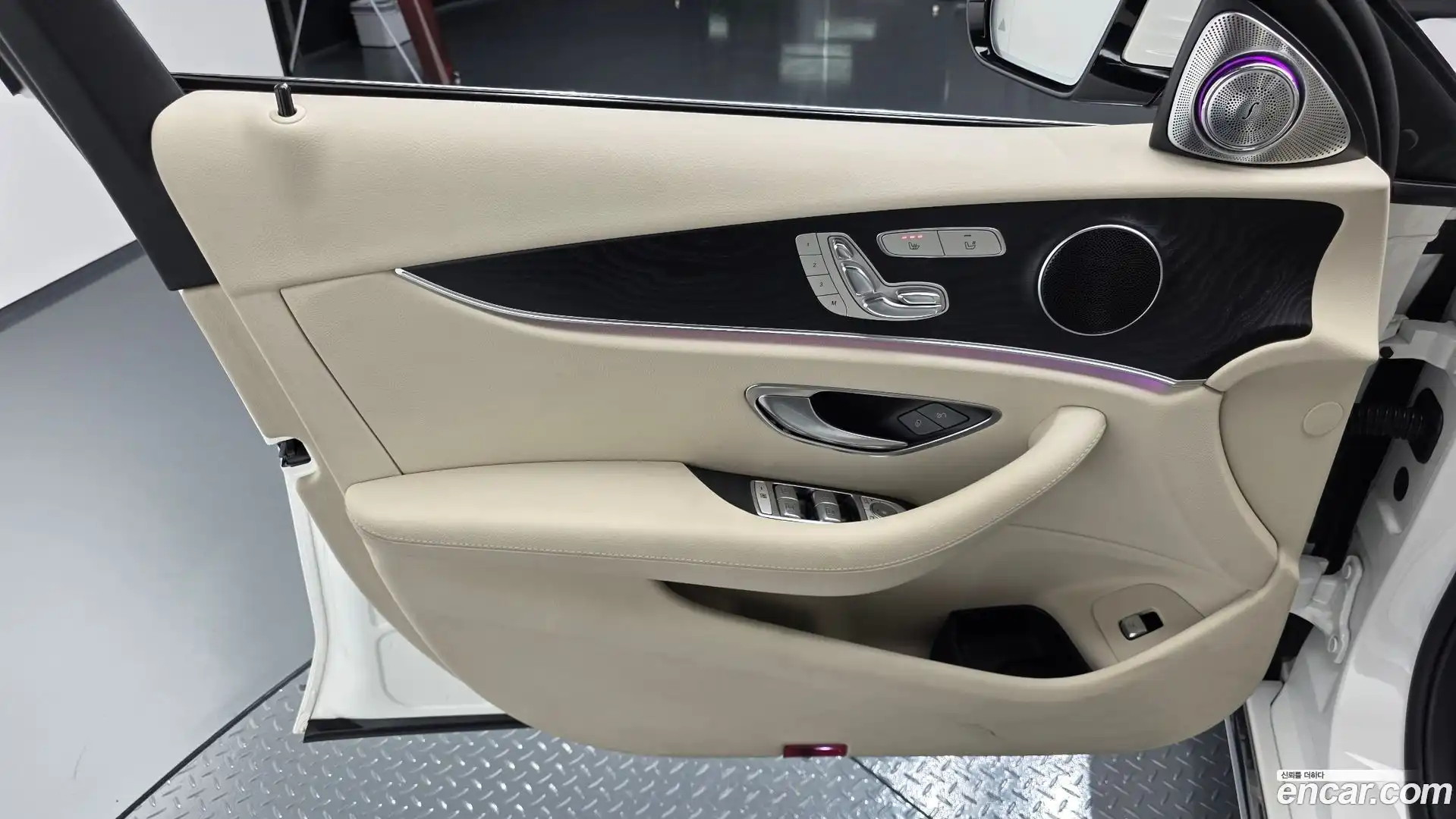 E-Class Mercedes-Benz 2018.0-INNER-034