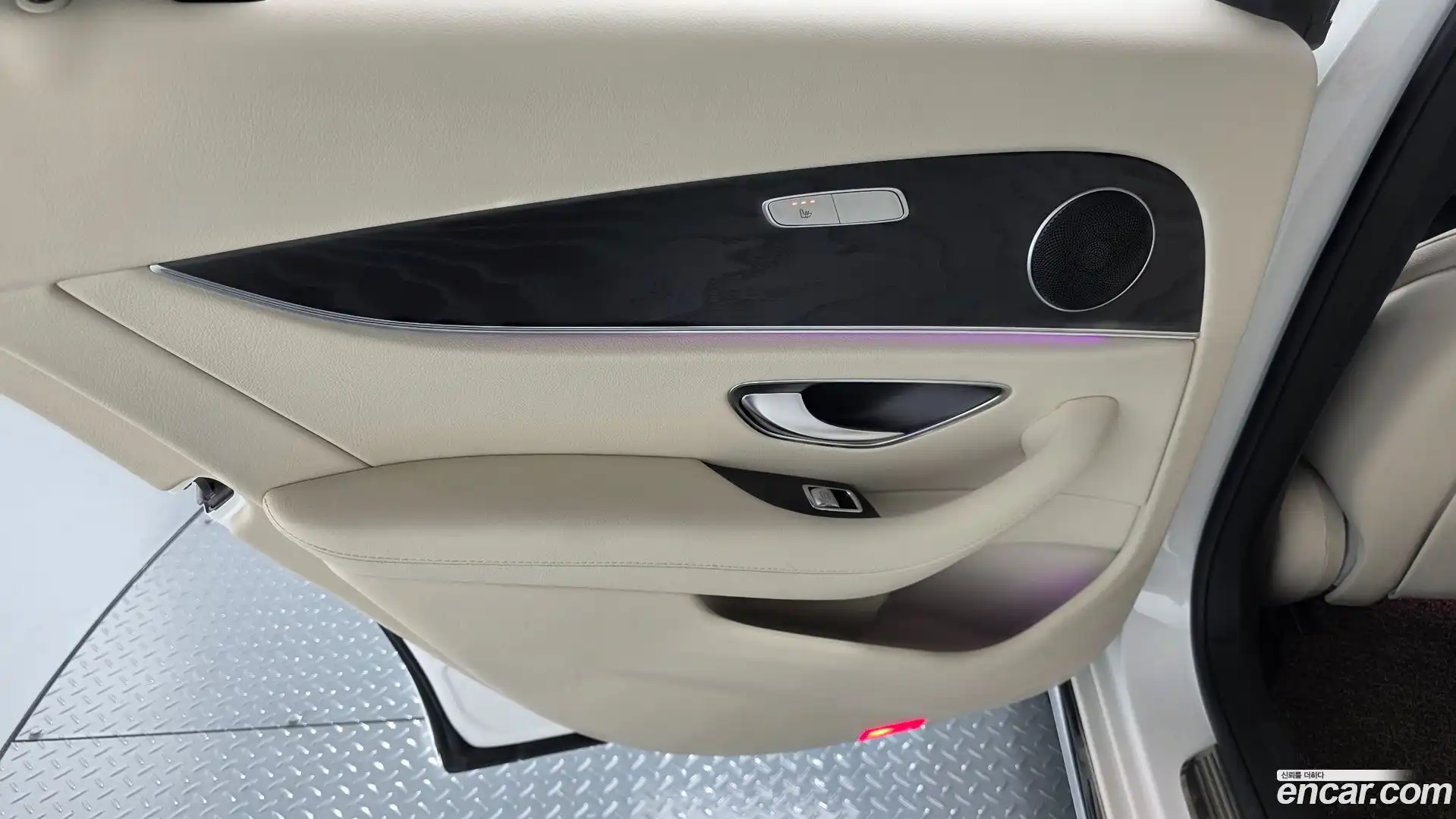 E-Class Mercedes-Benz 2018.0-INNER-035