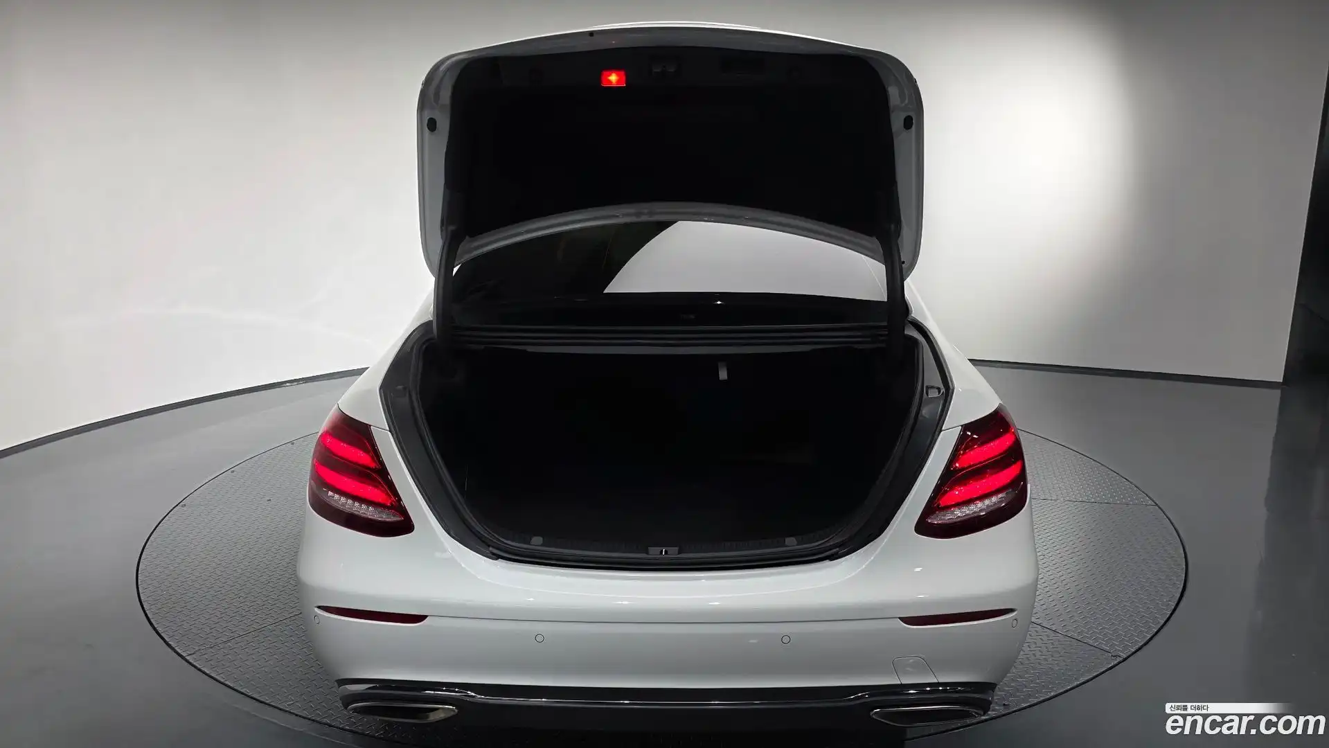 E-Class Mercedes-Benz 2018.0-OPTION-046