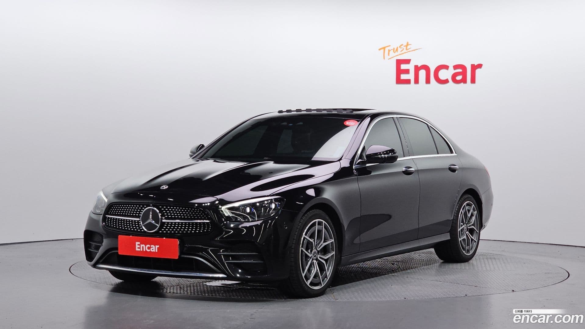 Main__Slider__Photo:E-Class Mercedes-Benz 2022.7-0
