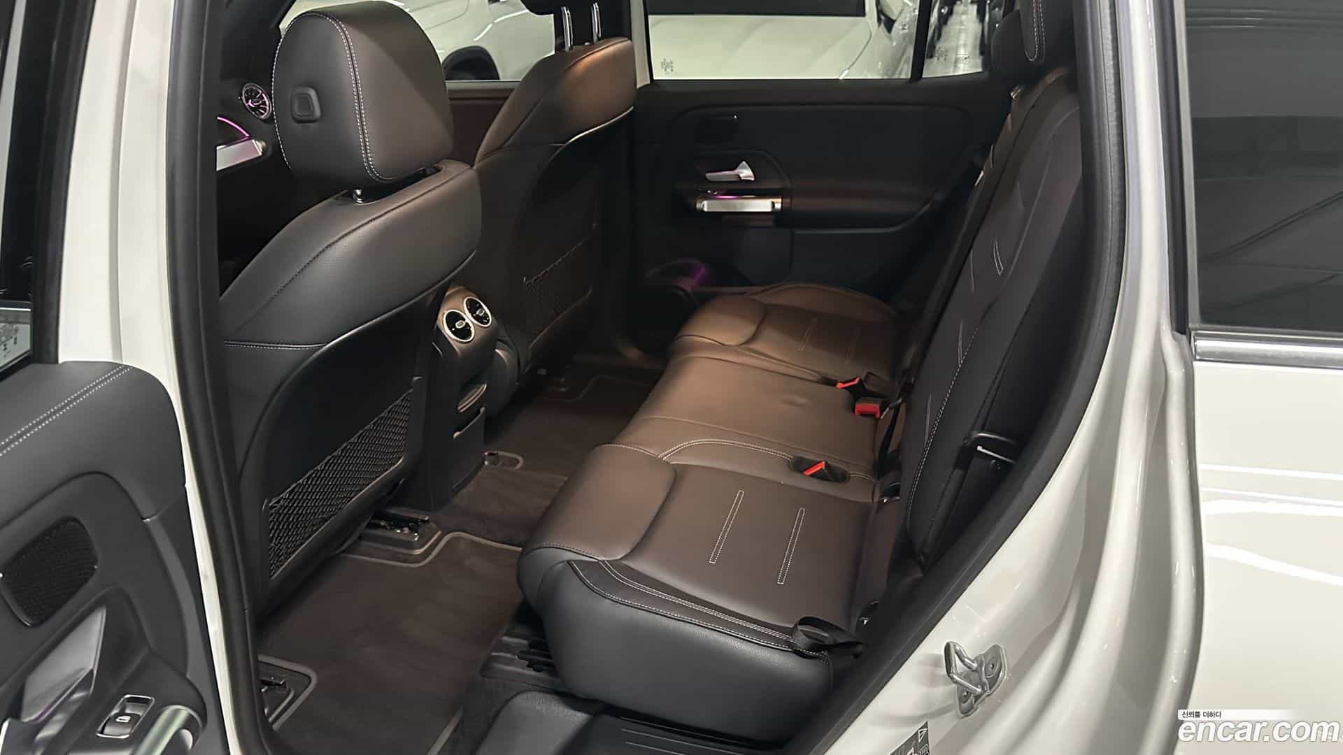 EQB Mercedes-Benz 2023.8-INNER-010