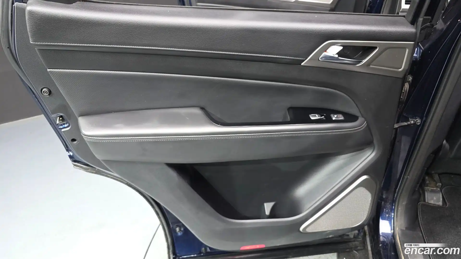 Rexton KG Mobility 2018.5-INNER-035