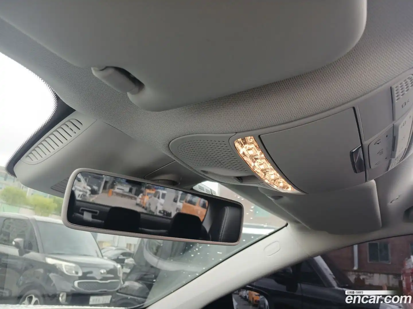 E-Class Mercedes-Benz 2017.11-OPTION-015
