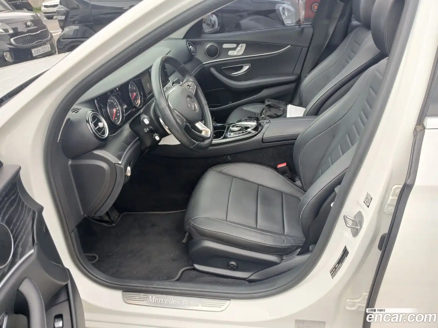 E-Class Mercedes-Benz 2017.11-OPTION-016
