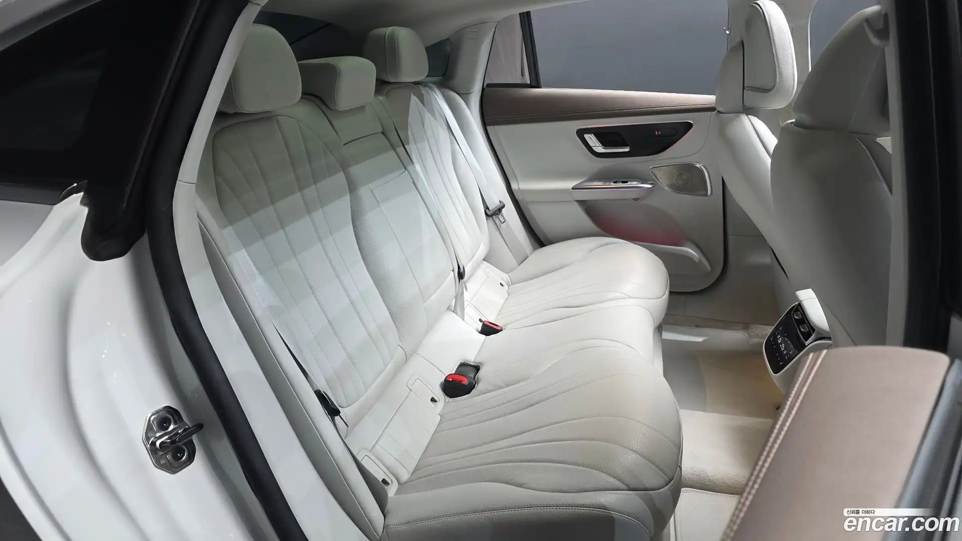 EQE Mercedes-Benz 2023.4-OPTION-015