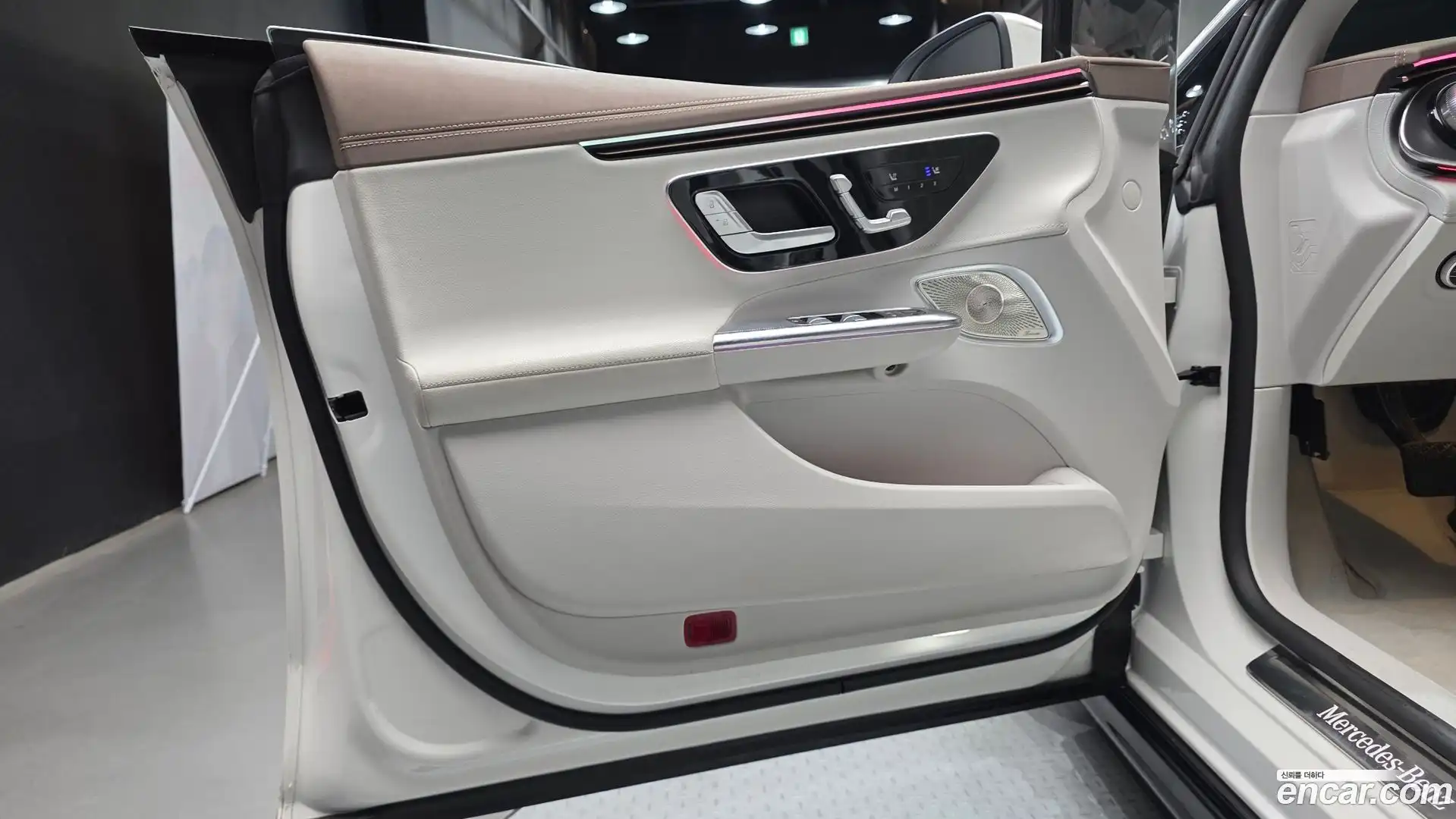 EQE Mercedes-Benz 2023.4-INNER-034