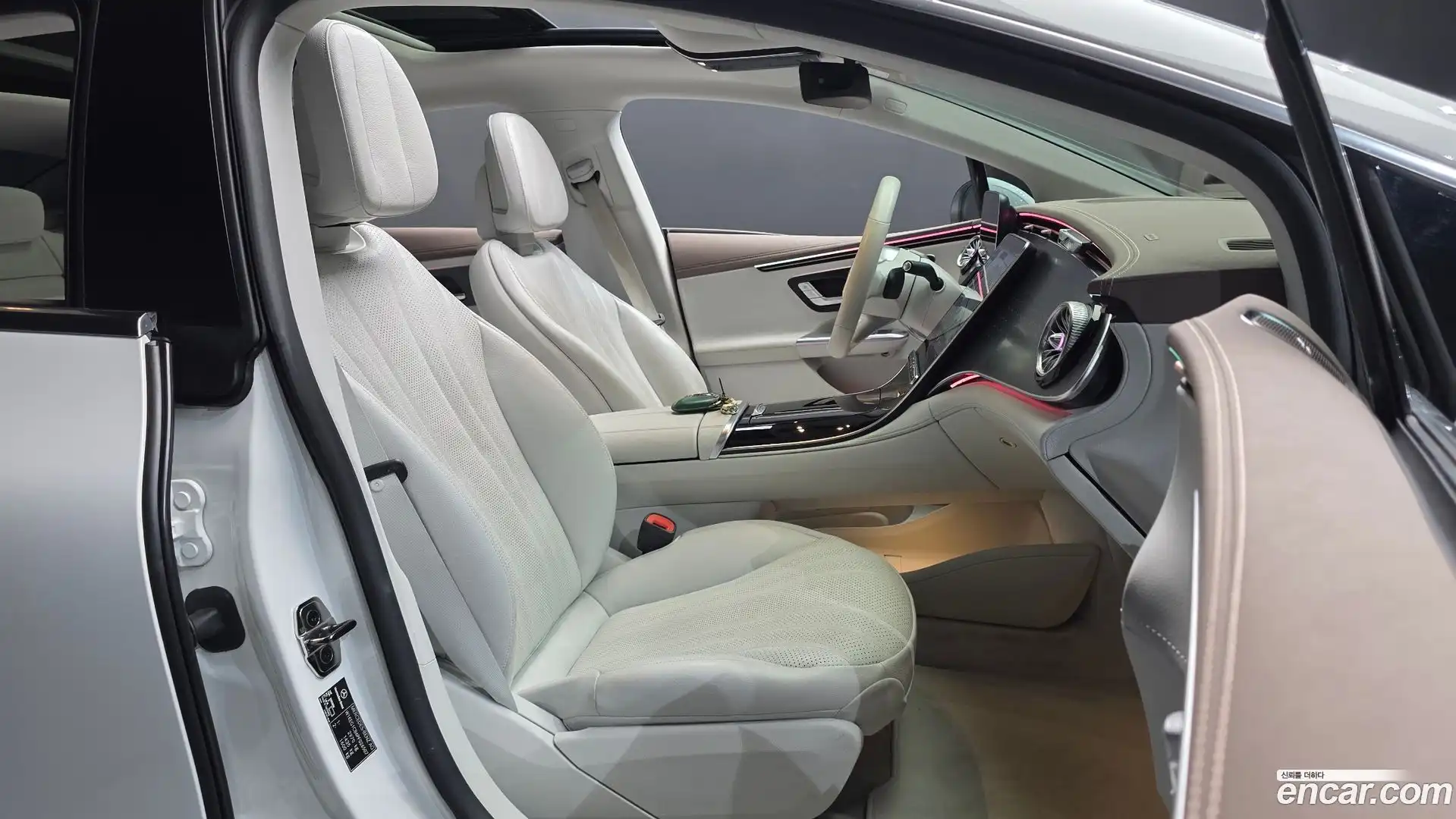 EQE Mercedes-Benz 2023.4-INNER-036